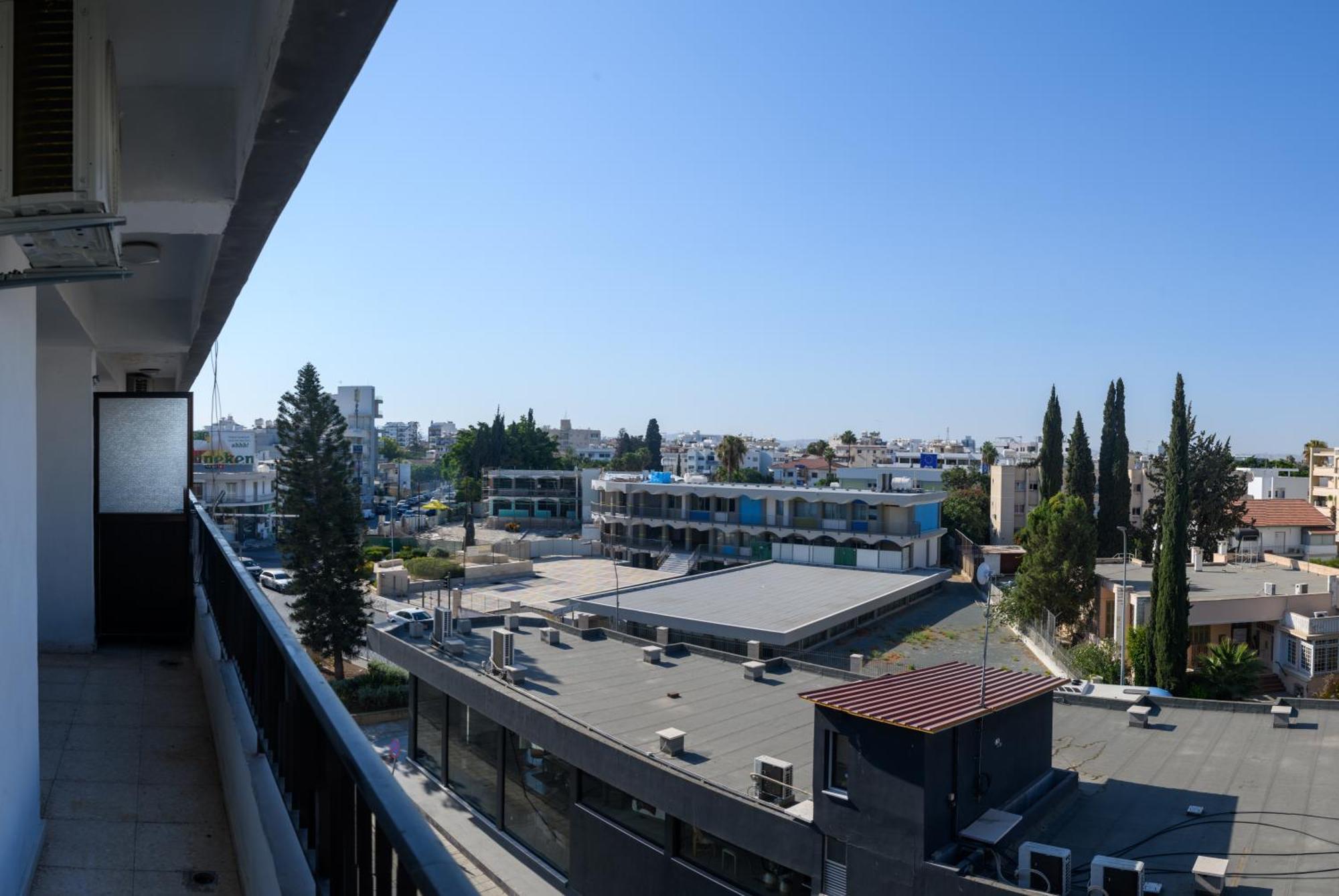 Ollies 3 Bedroom Apartment Larnaca Exterior photo